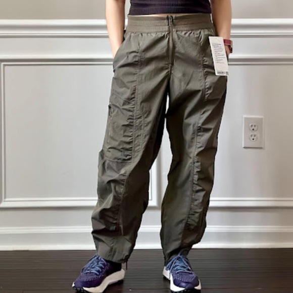 Lululemon Front-Zip Mid-Rise Ruched Crop Size 4 Olive Green Sexy Army Brat Pants - Picture 9 of 15